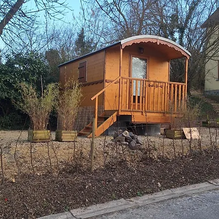 Bed & Breakfast La Roulotte Du Herdal *